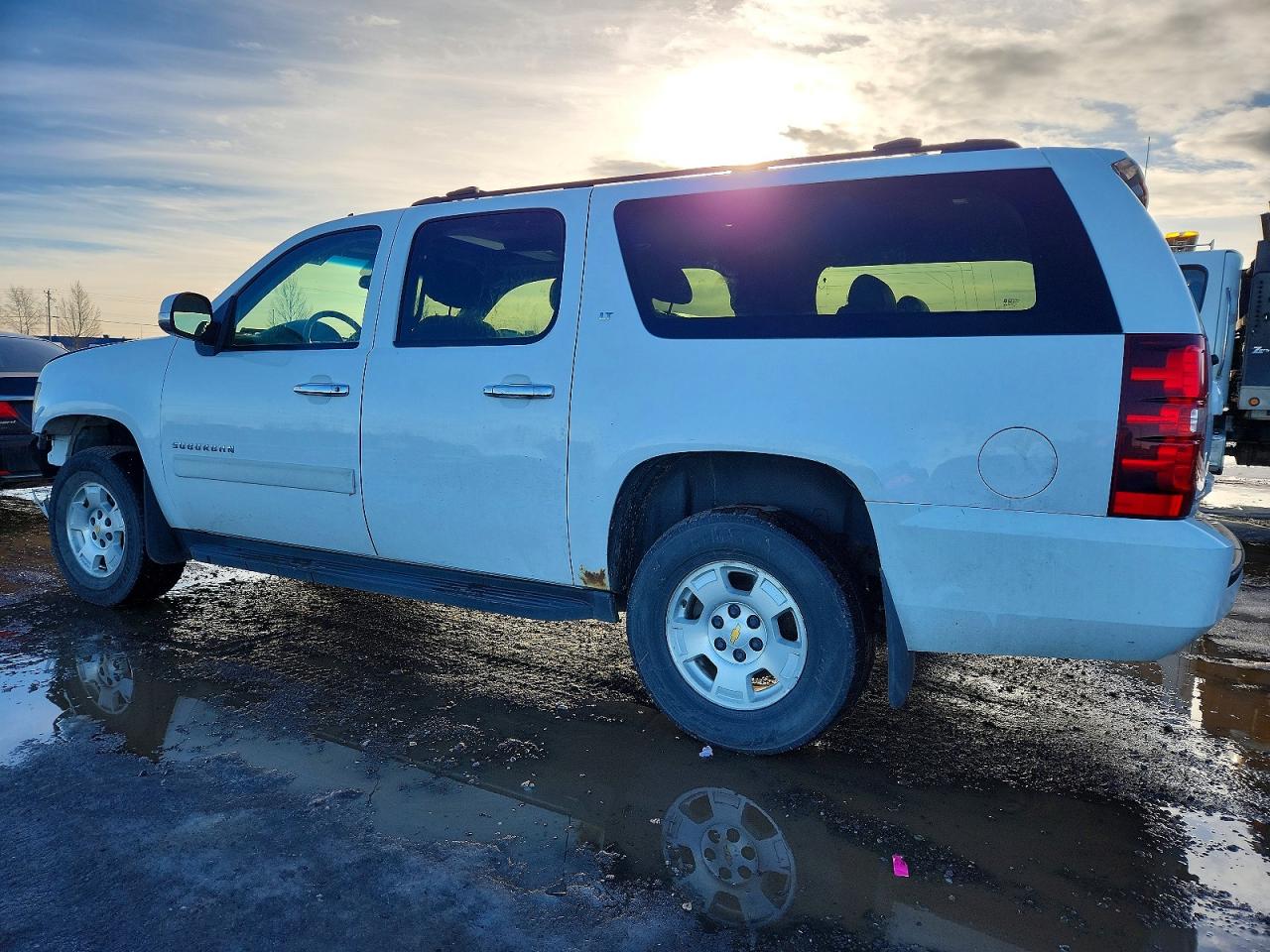 2010 CHEVROLET SUBURBAN K1500 LT photo 2