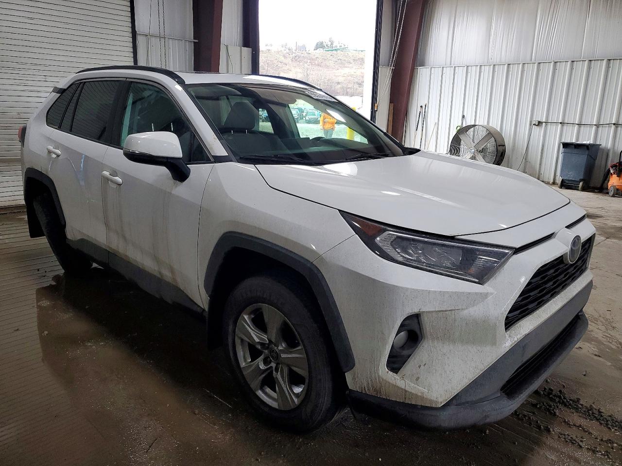2021 TOYOTA RAV4 XLE photo 4