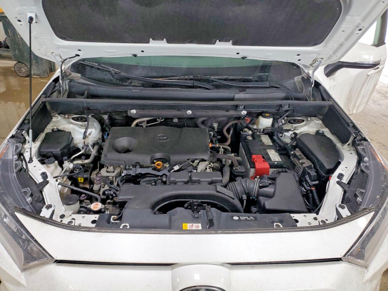 2021 TOYOTA RAV4 XLE photo 12