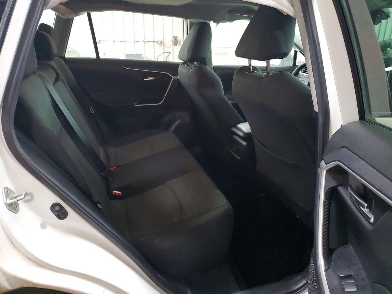 2021 TOYOTA RAV4 XLE photo 11