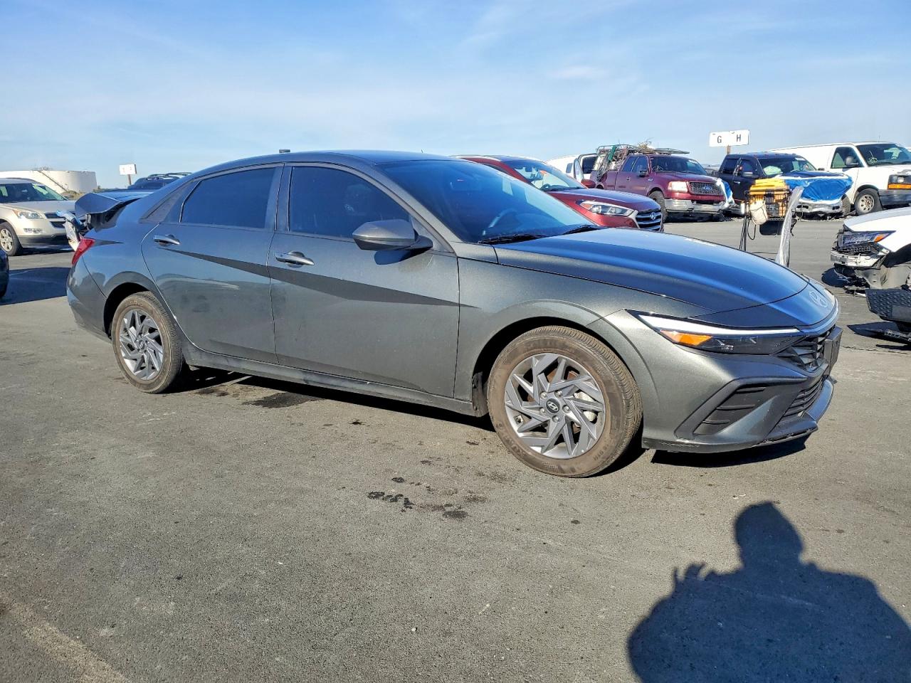 2025 HYUNDAI ELANTRA BLUE photo 4