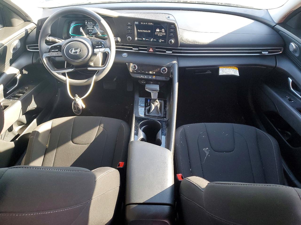 2025 HYUNDAI ELANTRA BLUE photo 8