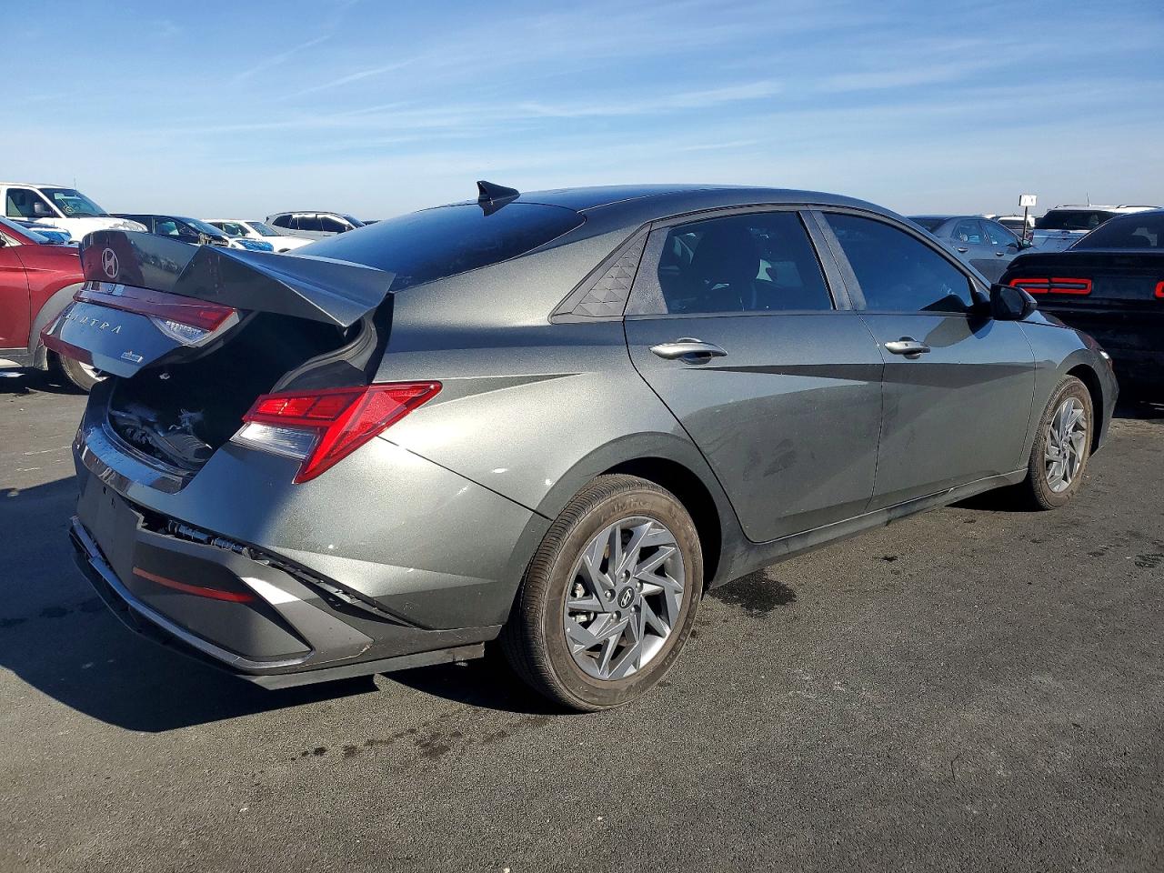 2025 HYUNDAI ELANTRA BLUE photo 3