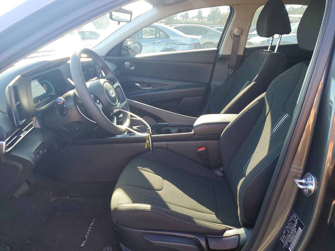 2025 HYUNDAI ELANTRA BLUE photo 7