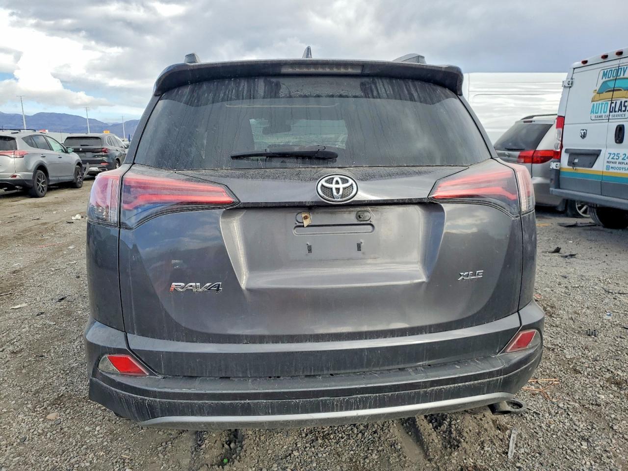 2018 TOYOTA RAV4 XLE photo 11