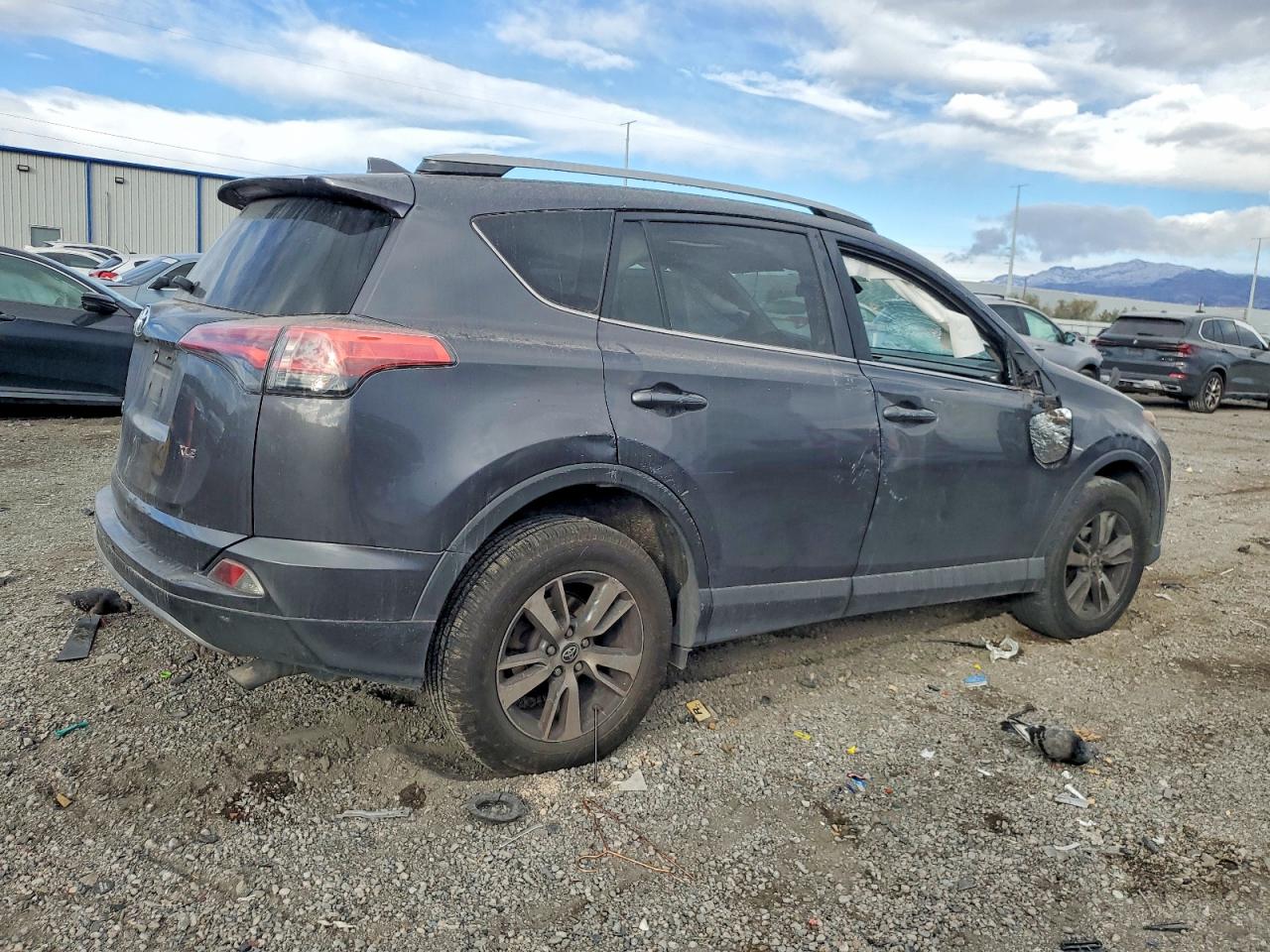 2018 TOYOTA RAV4 XLE photo 5
