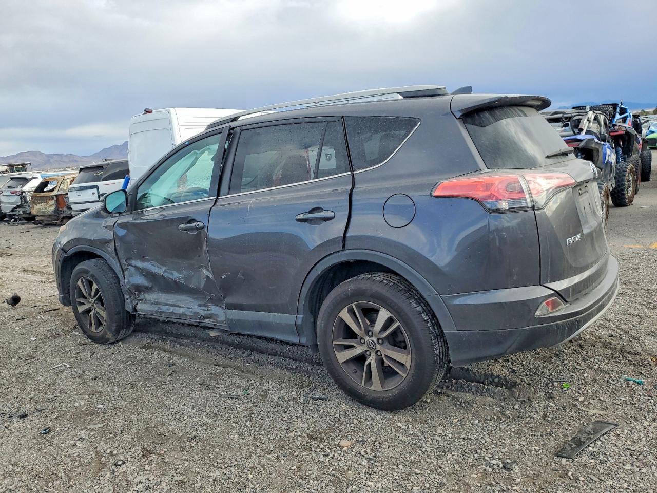 2018 TOYOTA RAV4 XLE photo 3