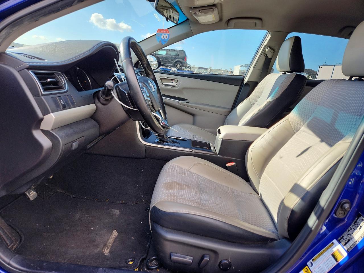 2015 TOYOTA CAMRY LE photo 13