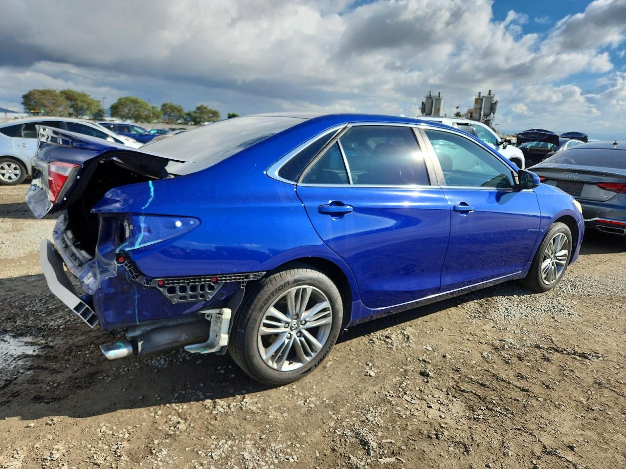 2015 TOYOTA CAMRY LE photo 5