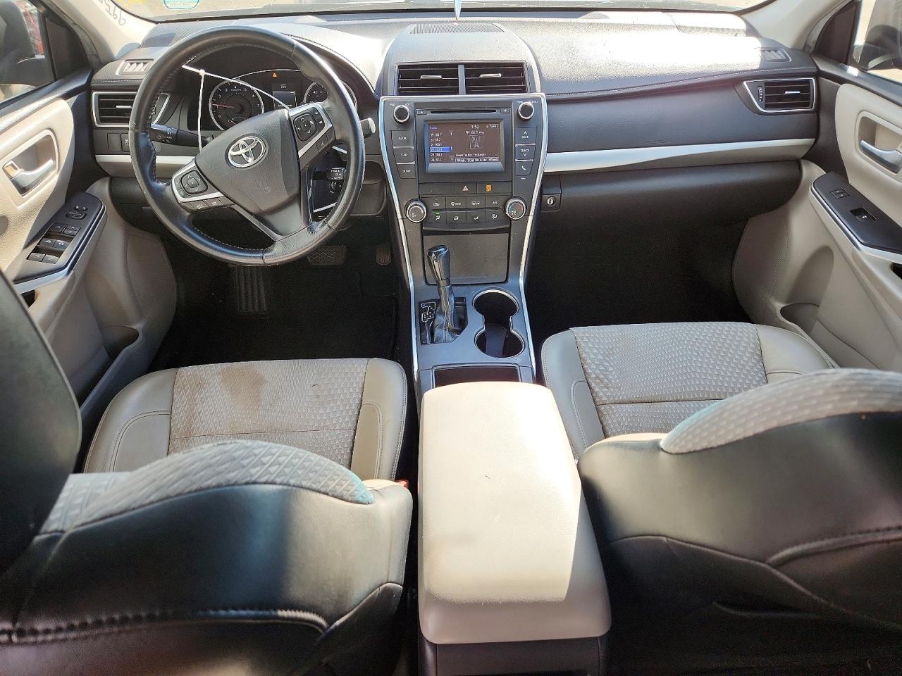 2015 TOYOTA CAMRY LE photo 15