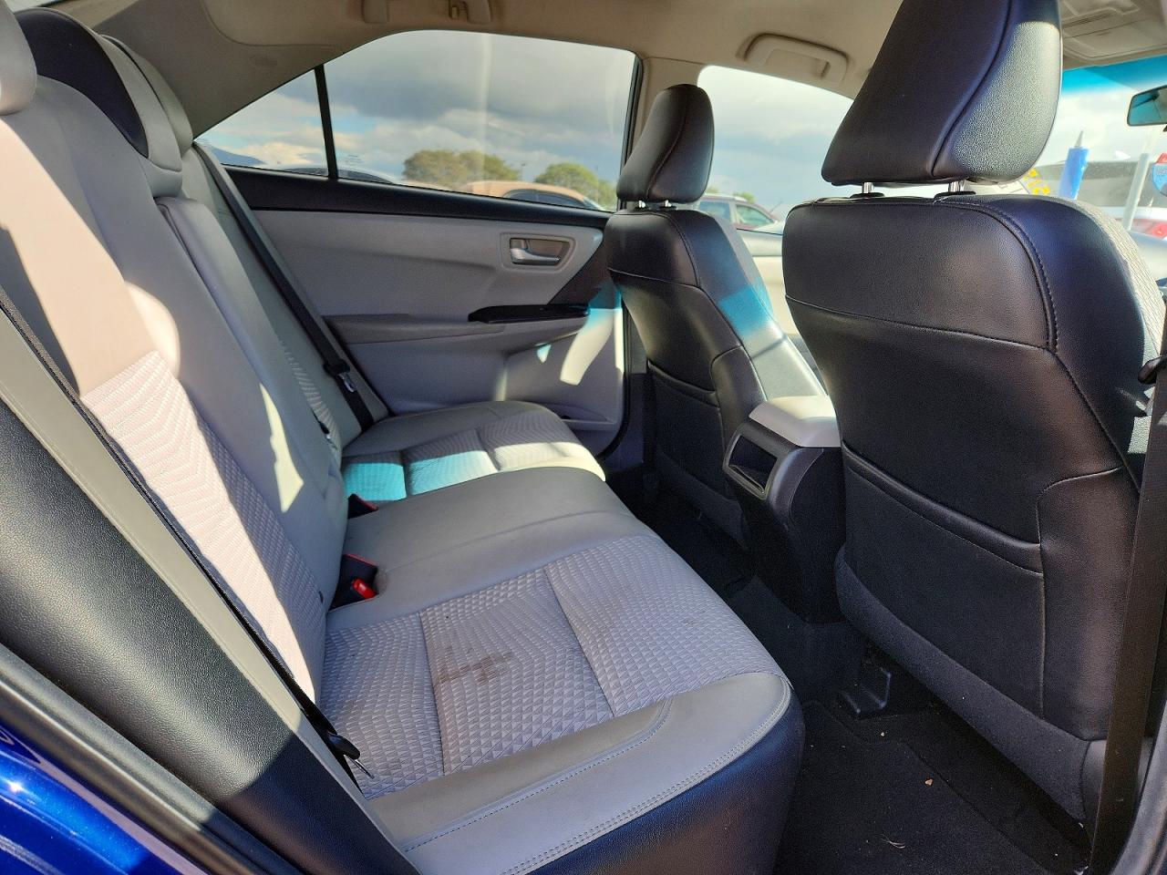2015 TOYOTA CAMRY LE photo 19