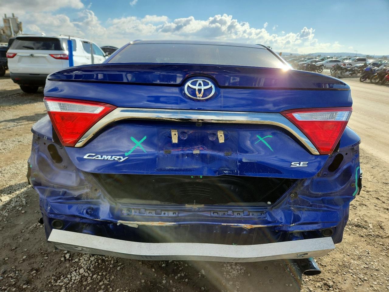 2015 TOYOTA CAMRY LE photo 11