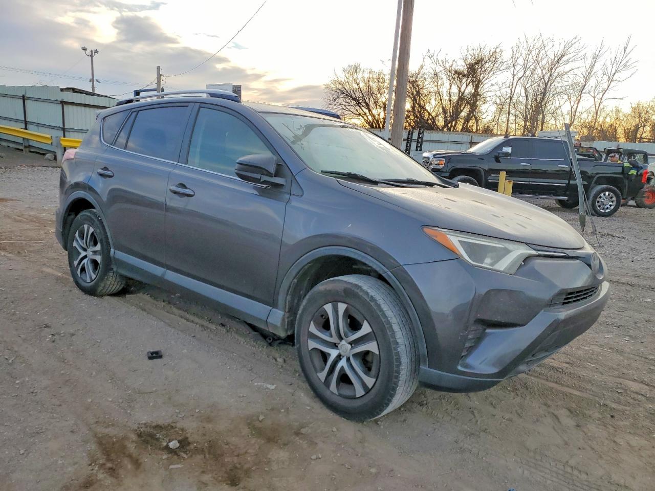 2017 TOYOTA RAV4 LE photo 4