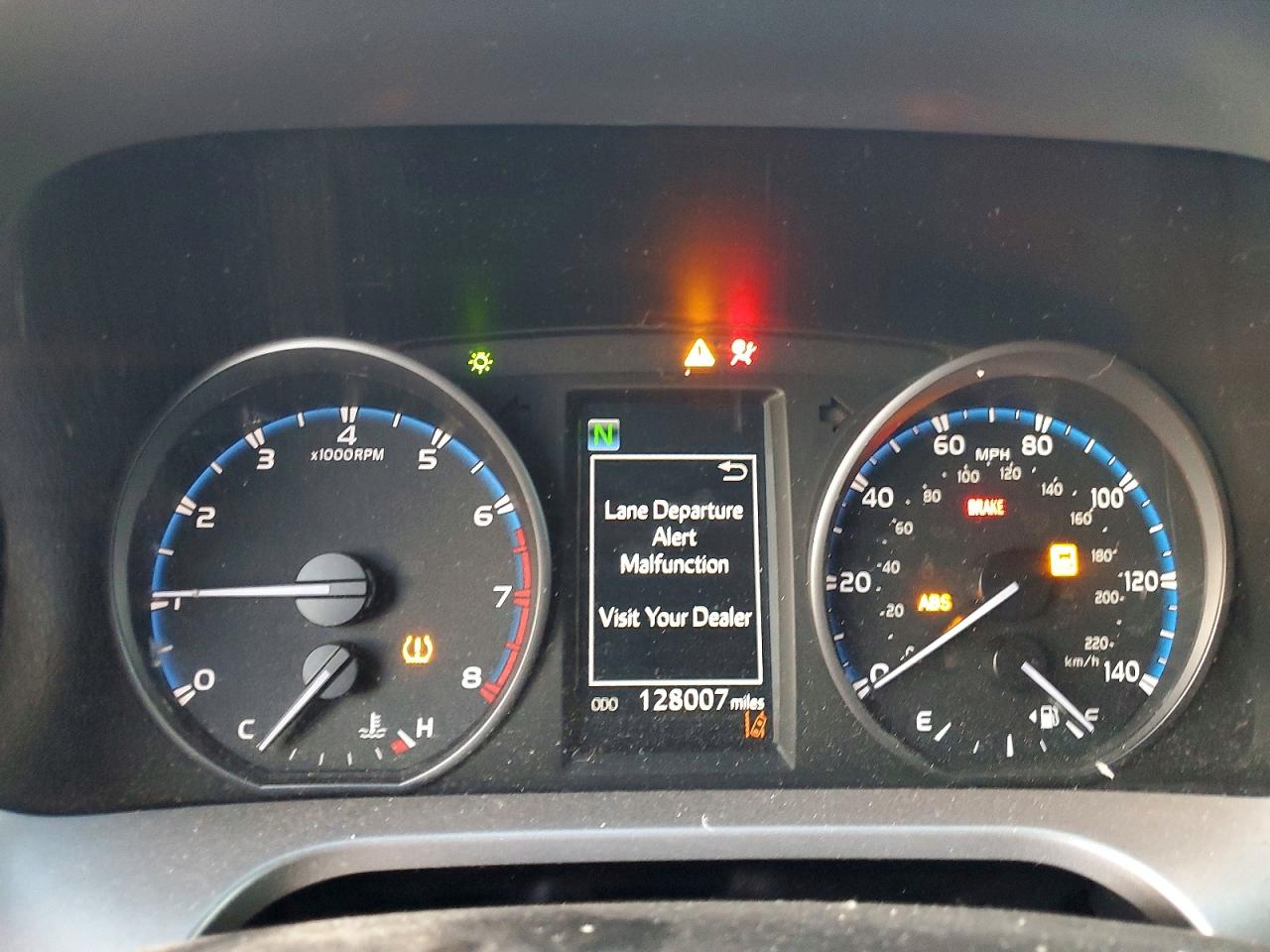 2017 TOYOTA RAV4 LE photo 9