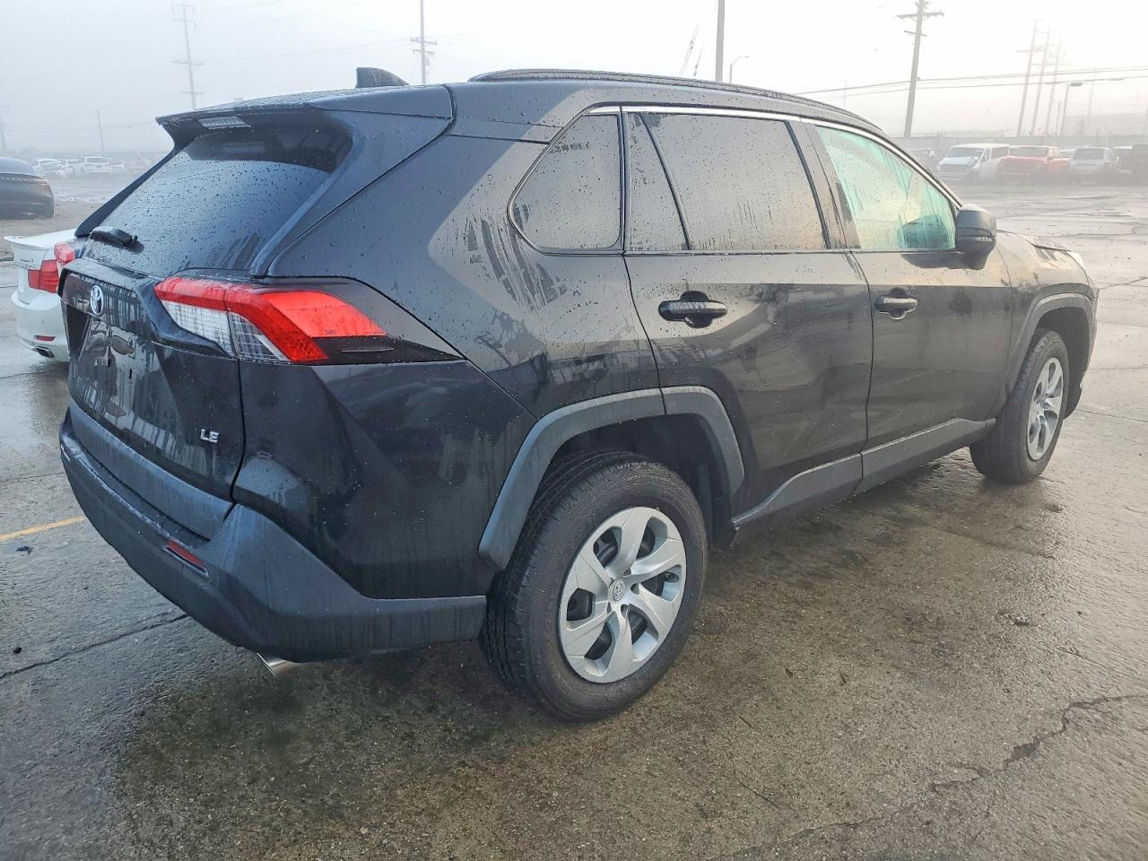 2021 TOYOTA RAV4 LE photo 5