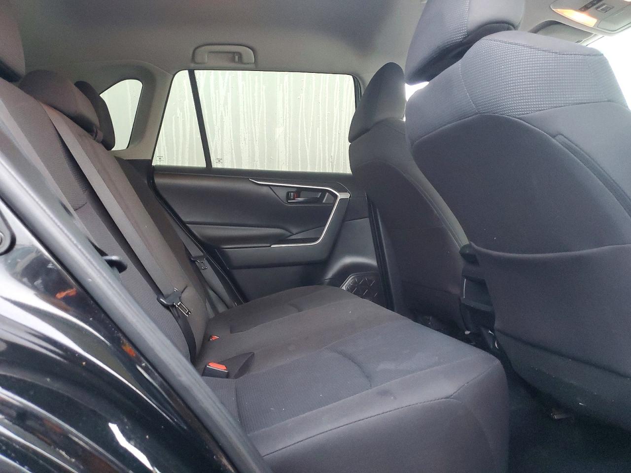 2021 TOYOTA RAV4 LE photo 21