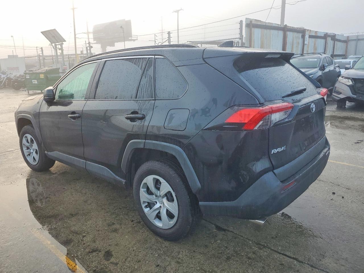 2021 TOYOTA RAV4 LE photo 3