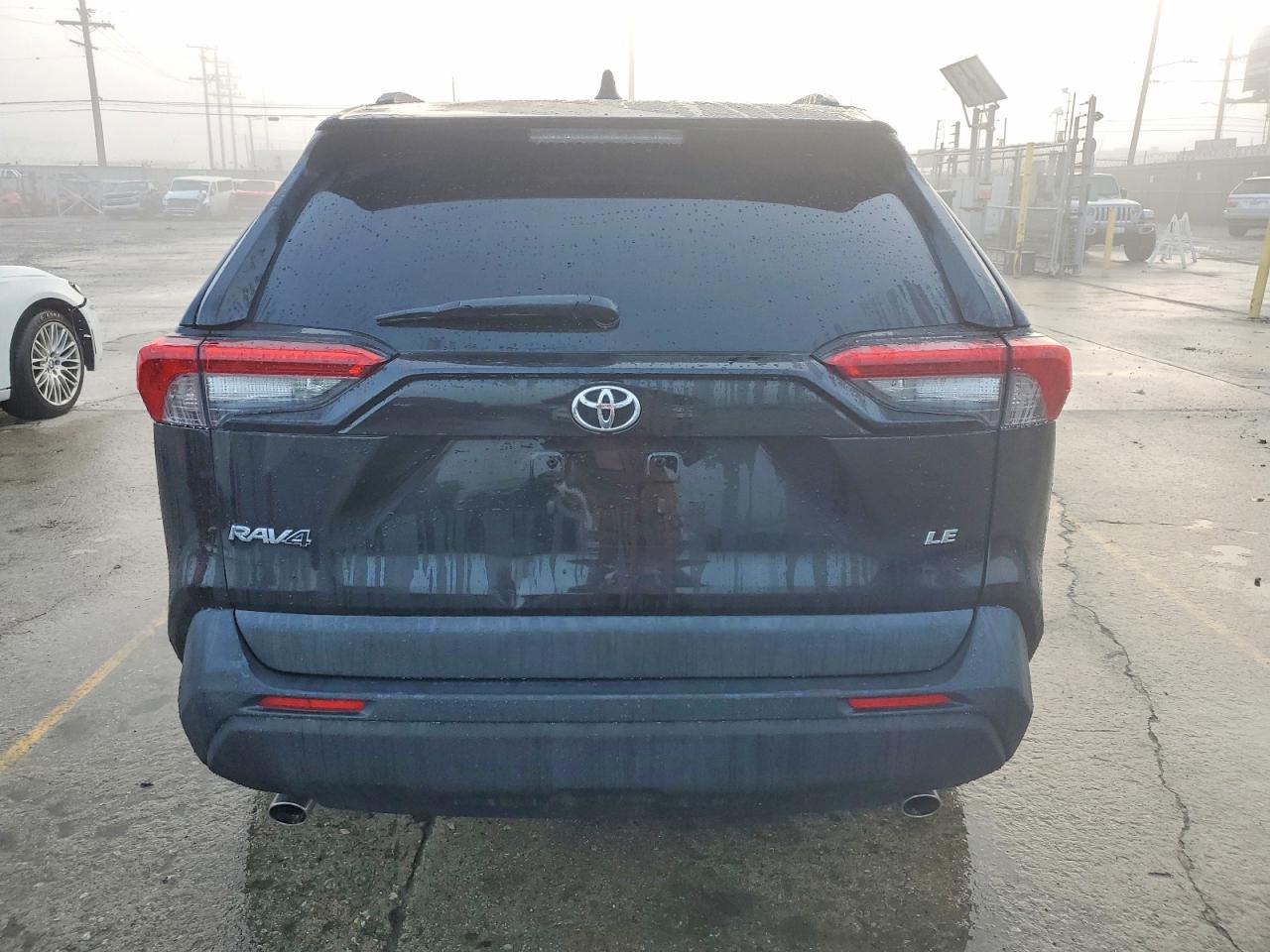 2021 TOYOTA RAV4 LE photo 11