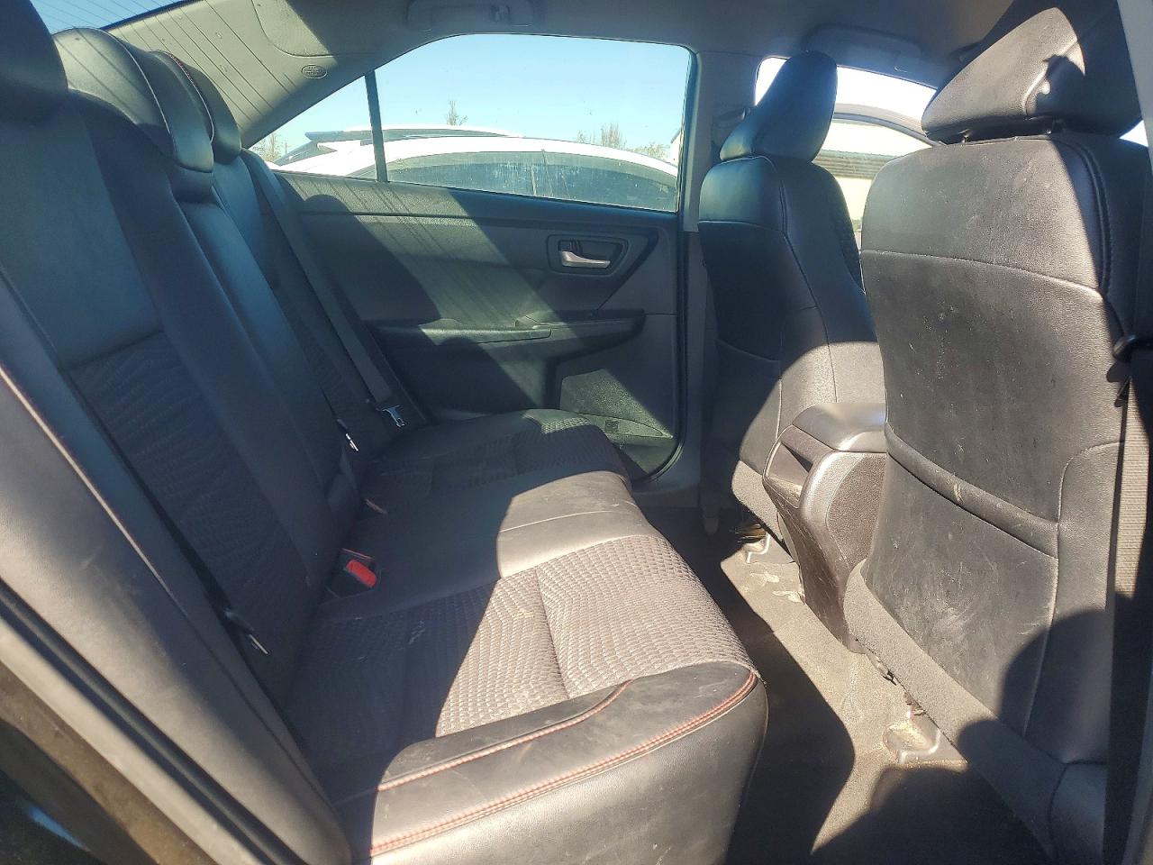 2015 TOYOTA CAMRY LE photo 10