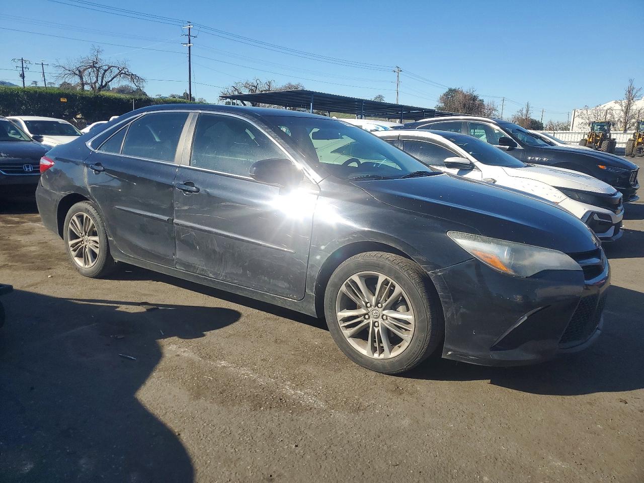 2015 TOYOTA CAMRY LE photo 4