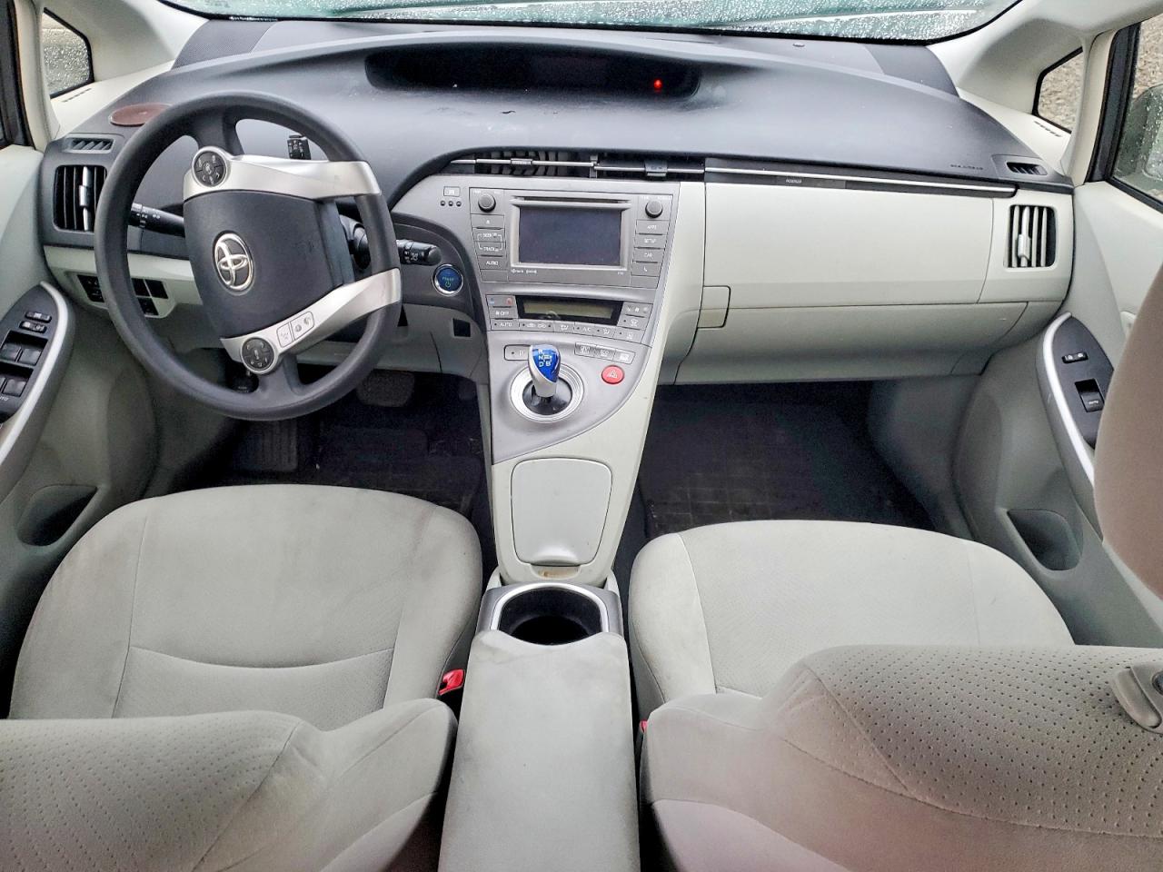2013 TOYOTA PRIUS photo 8