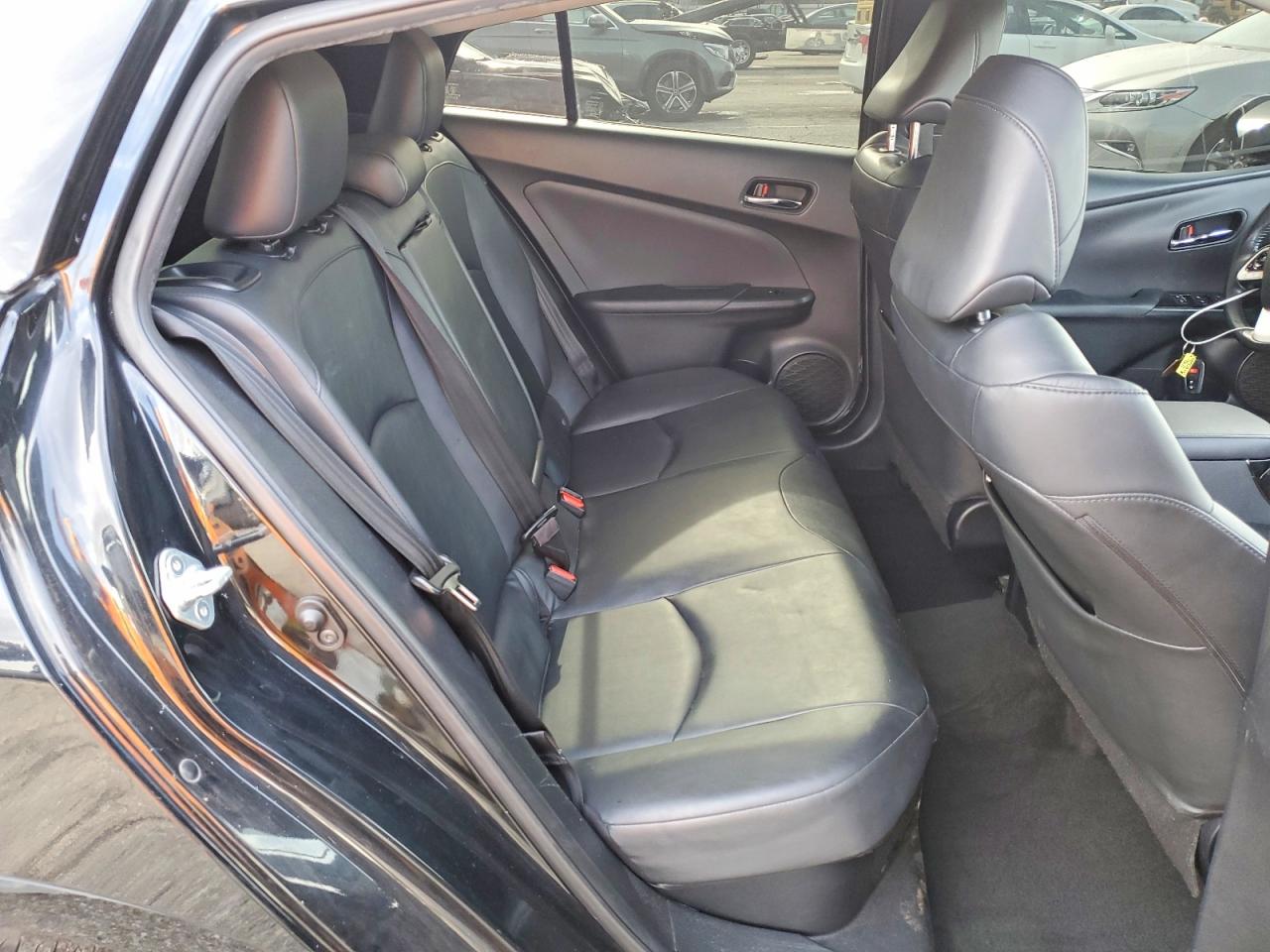 2016 TOYOTA PRIUS photo 10