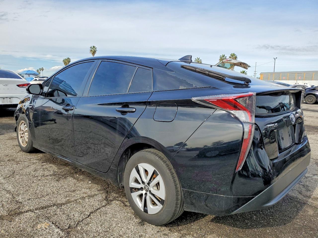 2016 TOYOTA PRIUS photo 2