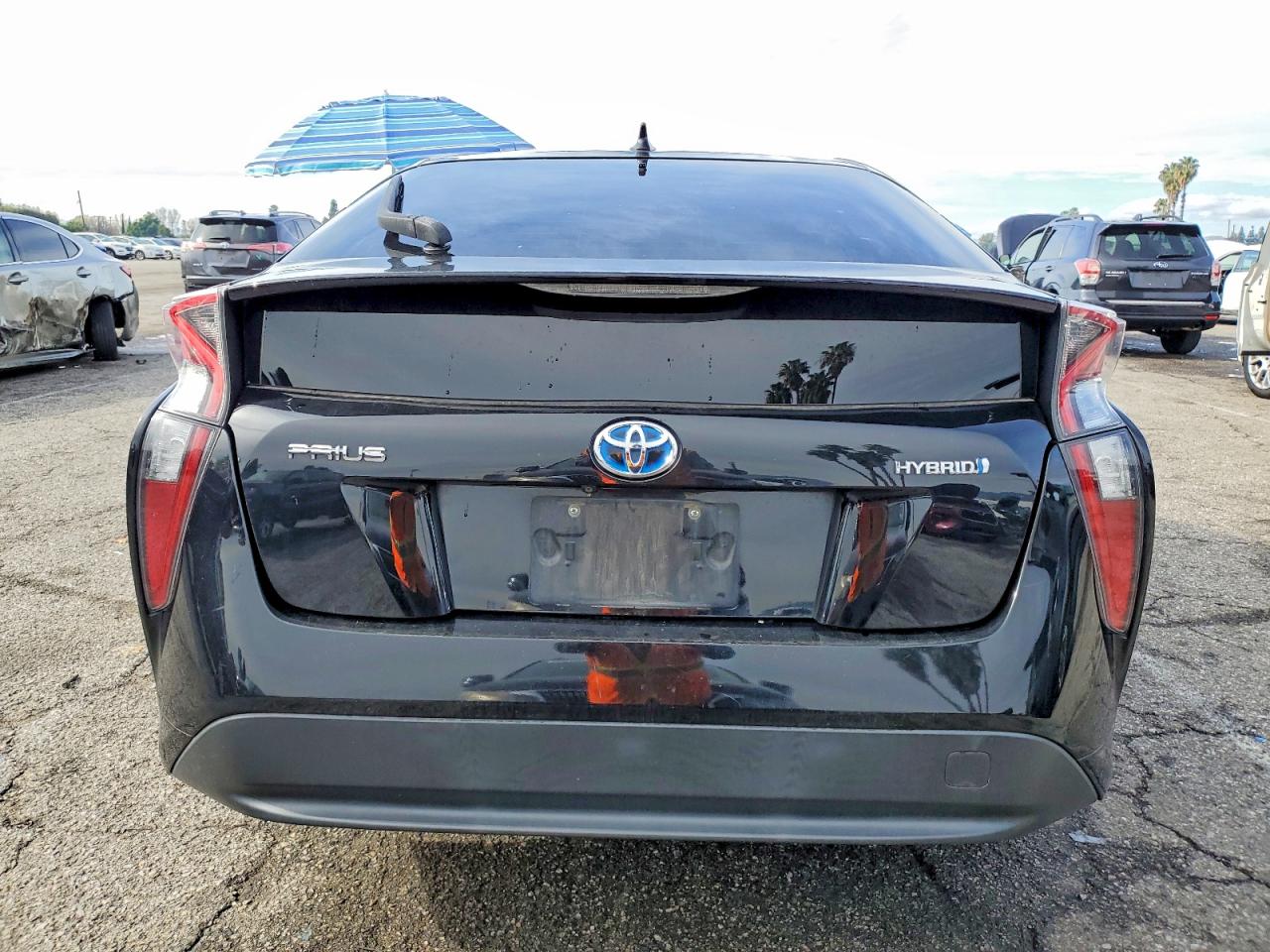 2016 TOYOTA PRIUS photo 6