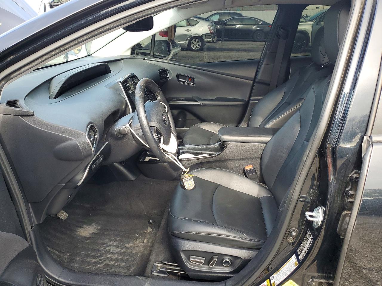 2016 TOYOTA PRIUS photo 7