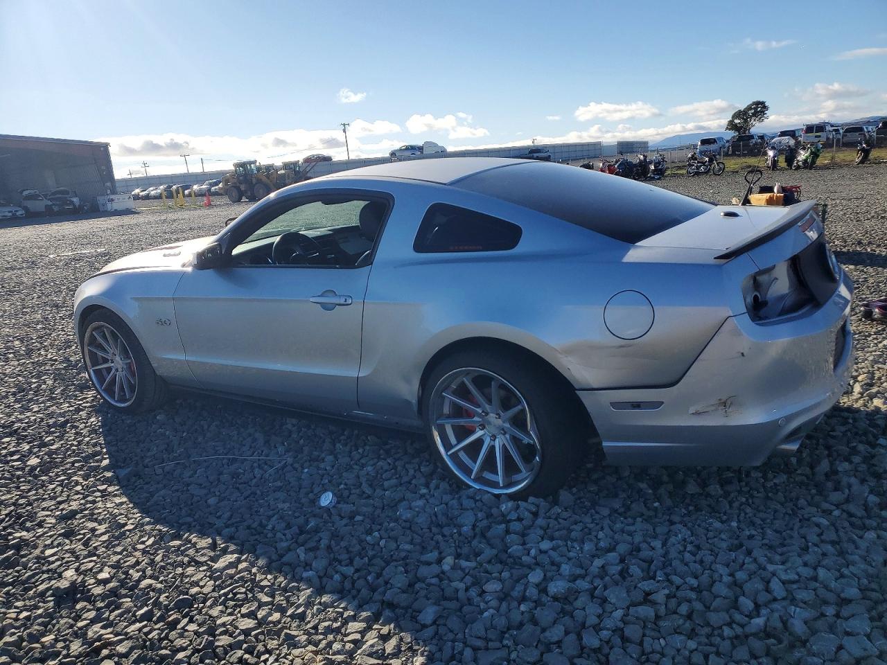 2014 FORD MUSTANG GT photo 2