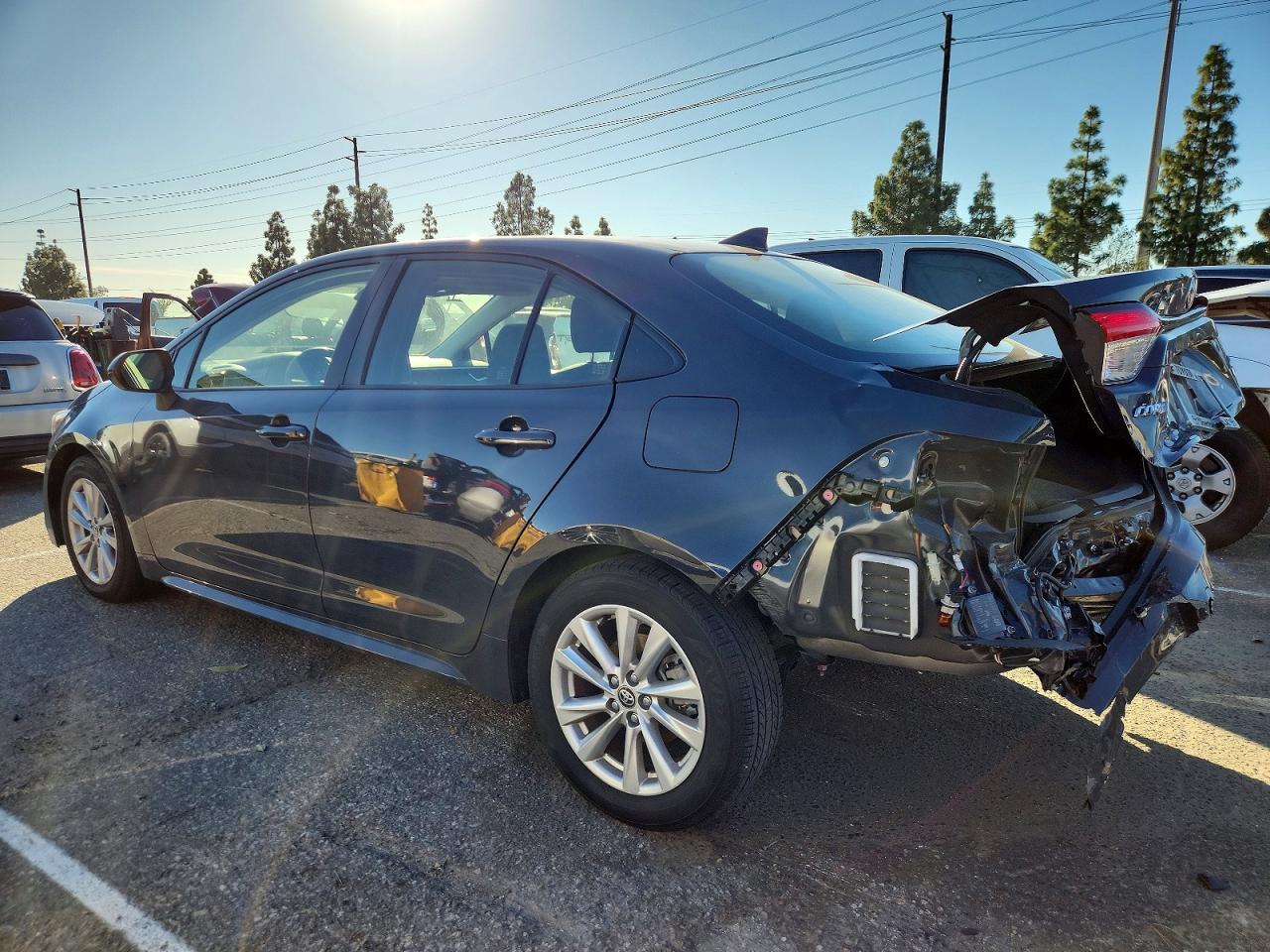 2023 TOYOTA COROLLA LE photo 2