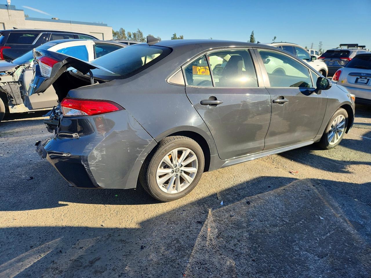 2023 TOYOTA COROLLA LE photo 3