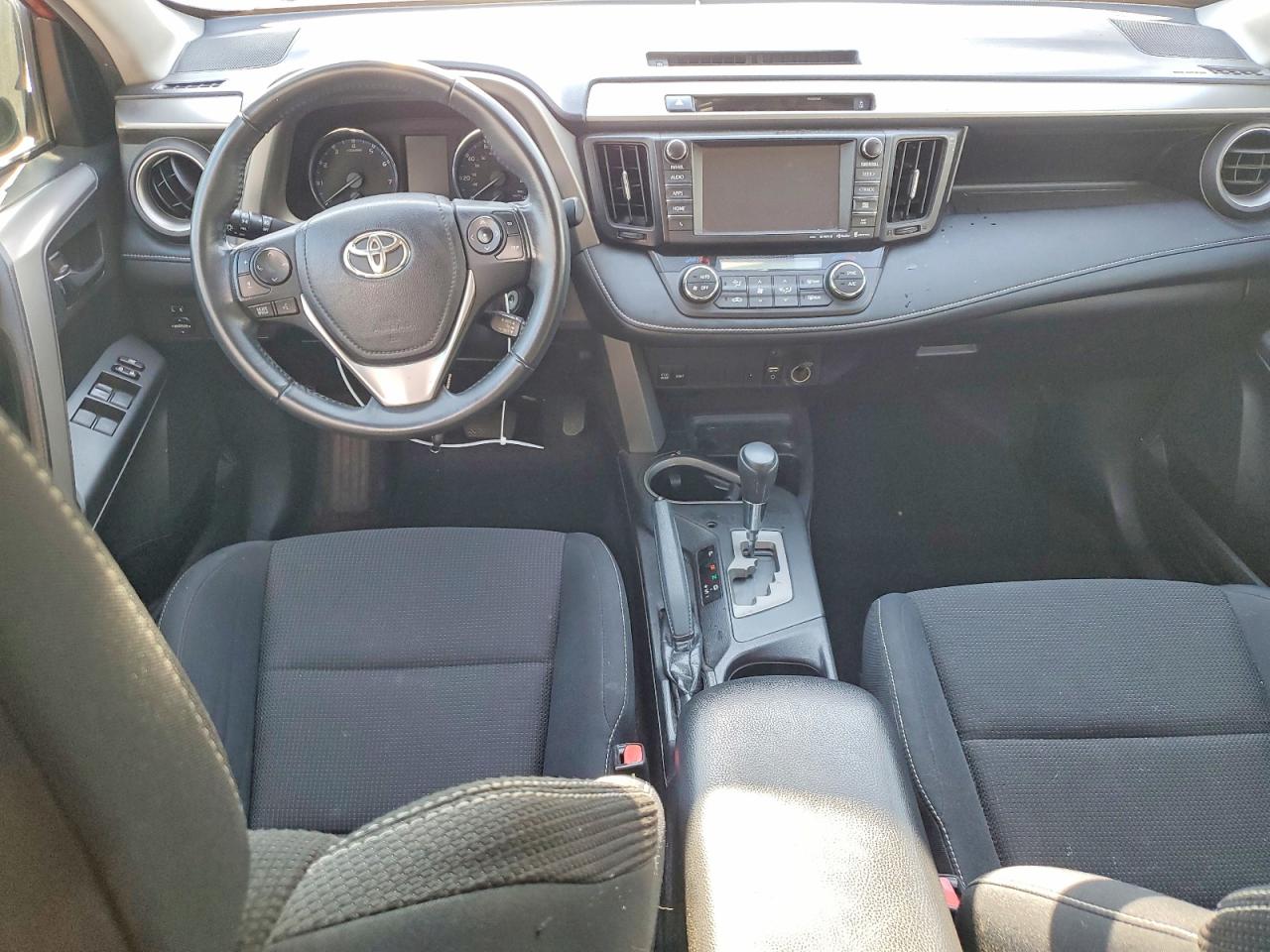 2016 TOYOTA RAV4 XLE photo 8