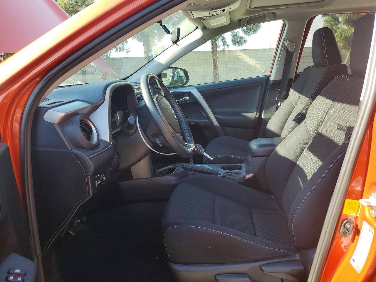 2016 TOYOTA RAV4 XLE photo 7