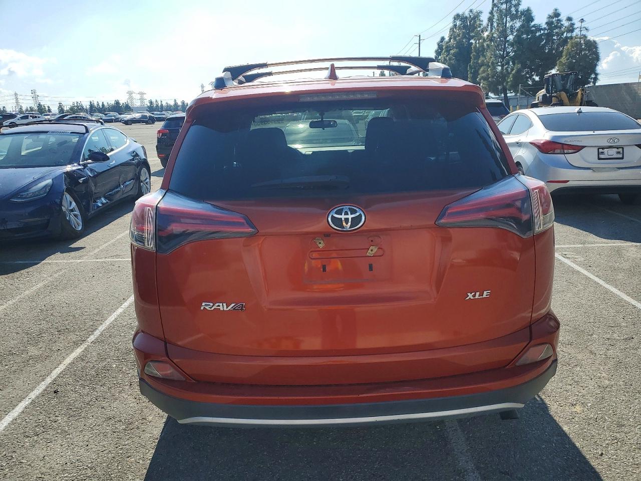 2016 TOYOTA RAV4 XLE photo 6