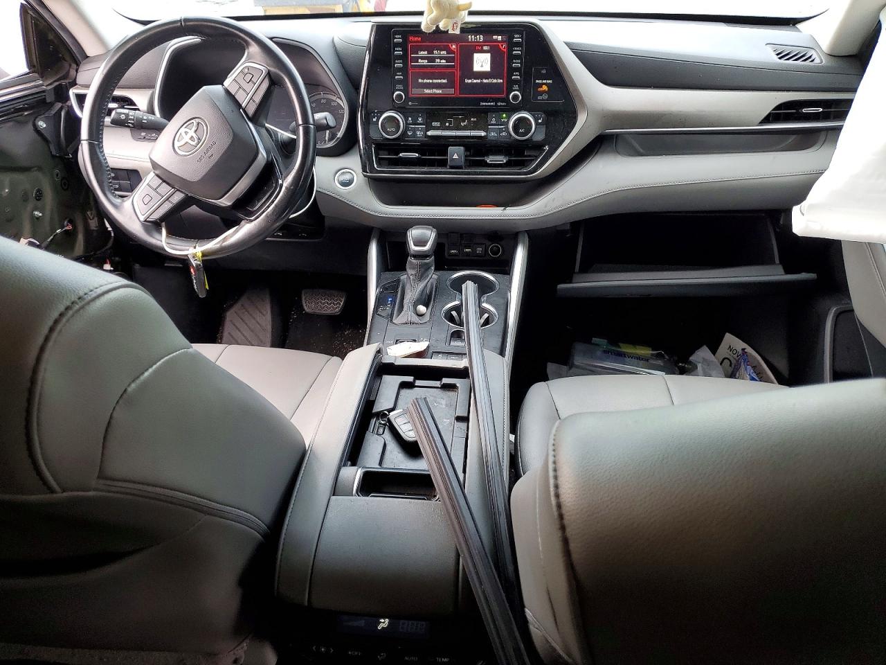 2021 TOYOTA HIGHLANDER XLE photo 8