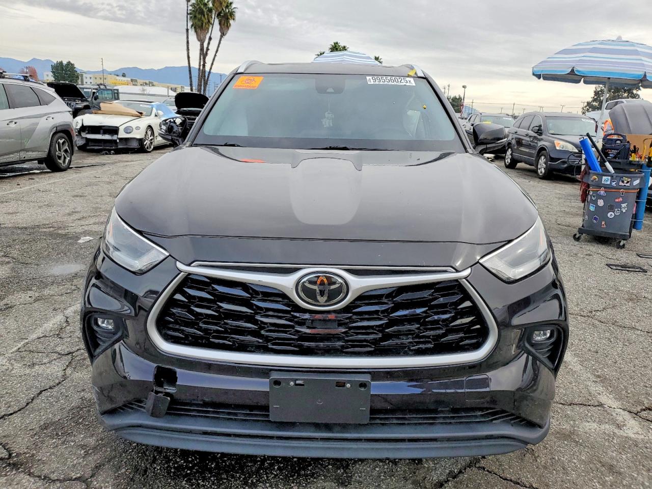 2021 TOYOTA HIGHLANDER XLE photo 5