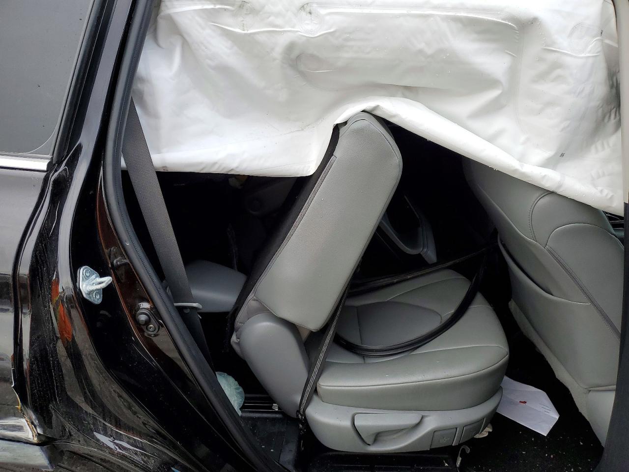 2021 TOYOTA HIGHLANDER XLE photo 11