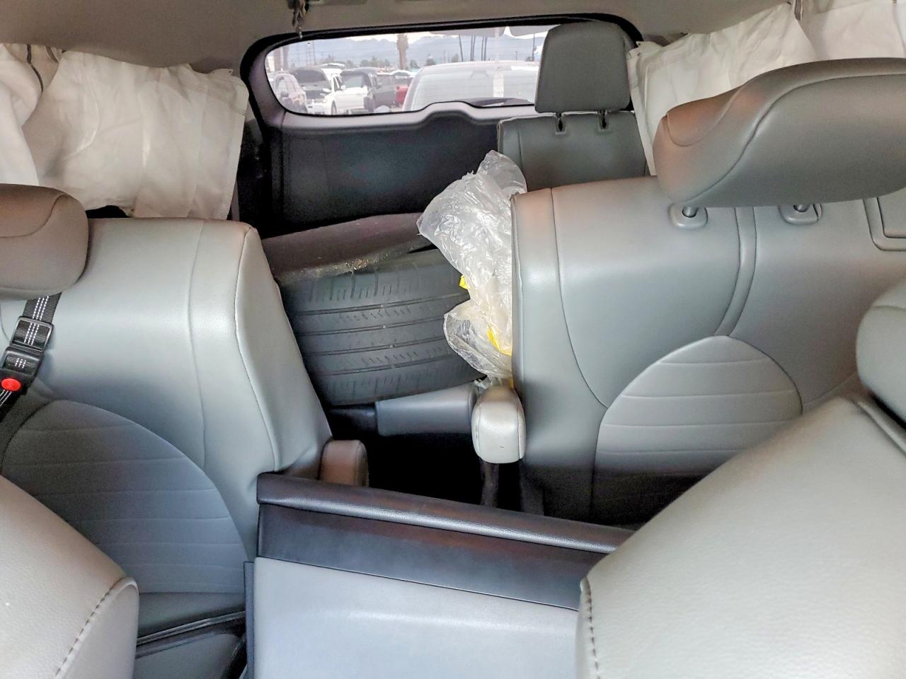 2021 TOYOTA HIGHLANDER XLE photo 10