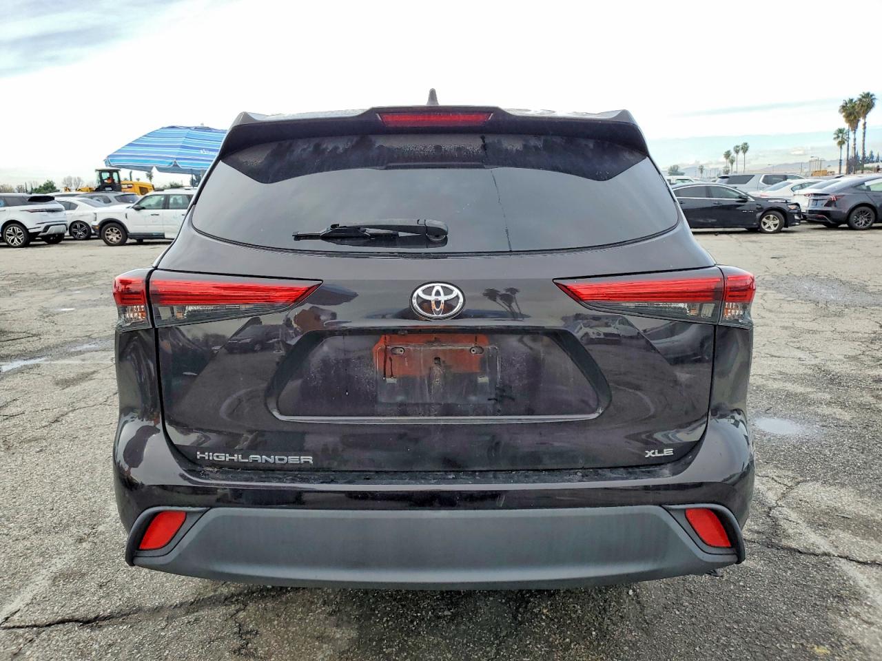 2021 TOYOTA HIGHLANDER XLE photo 6