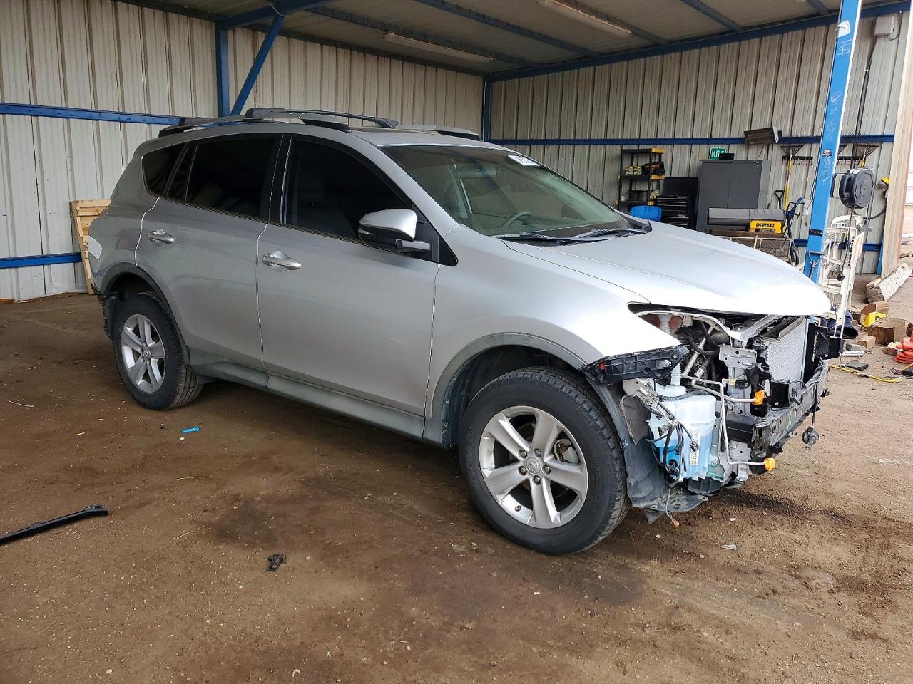2013 TOYOTA RAV4 XLE photo 4