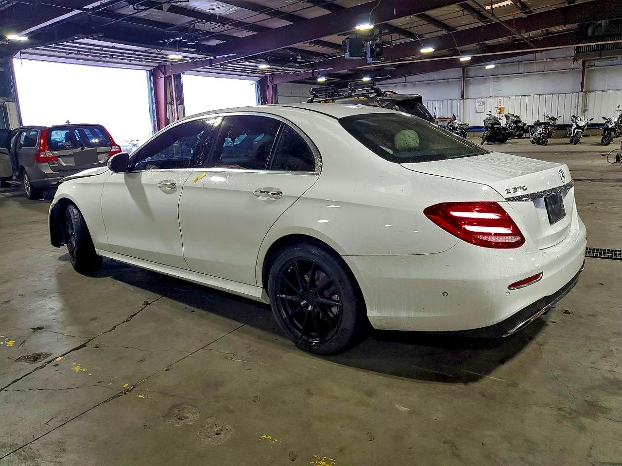 2018 MERCEDES-BENZ E 300 4MATIC photo 2