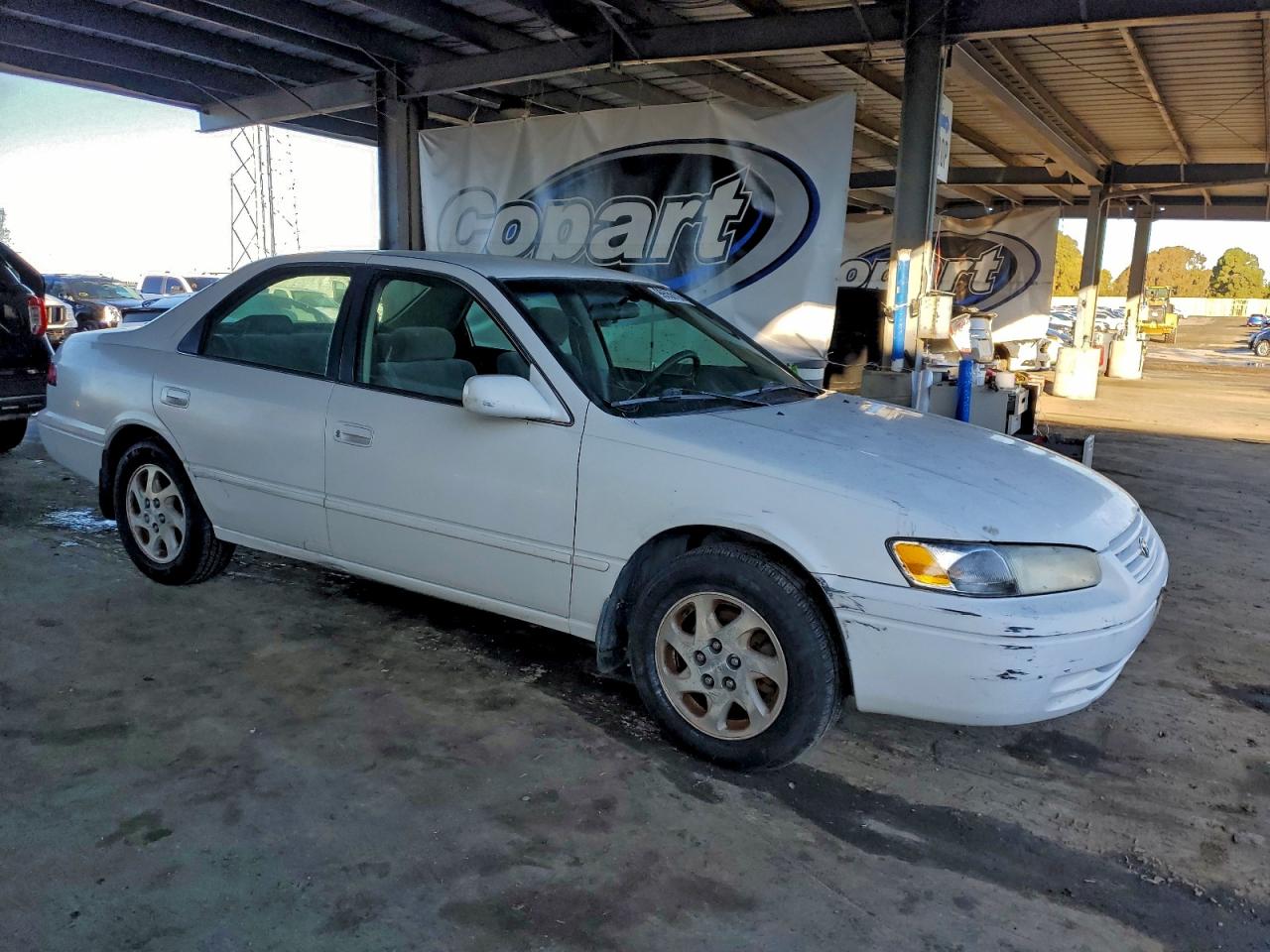 1999 TOYOTA CAMRY LE photo 4