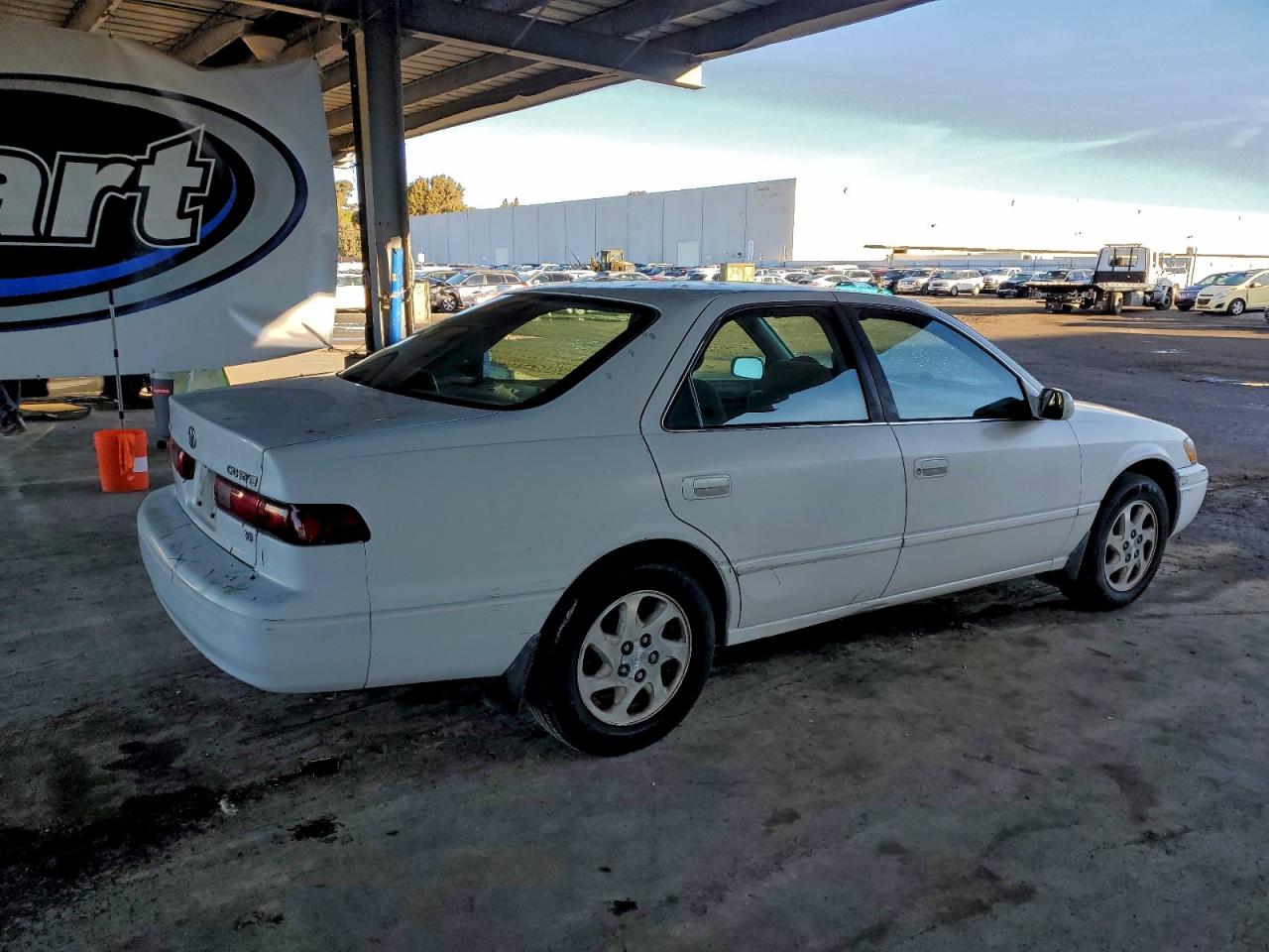 1999 TOYOTA CAMRY LE photo 3