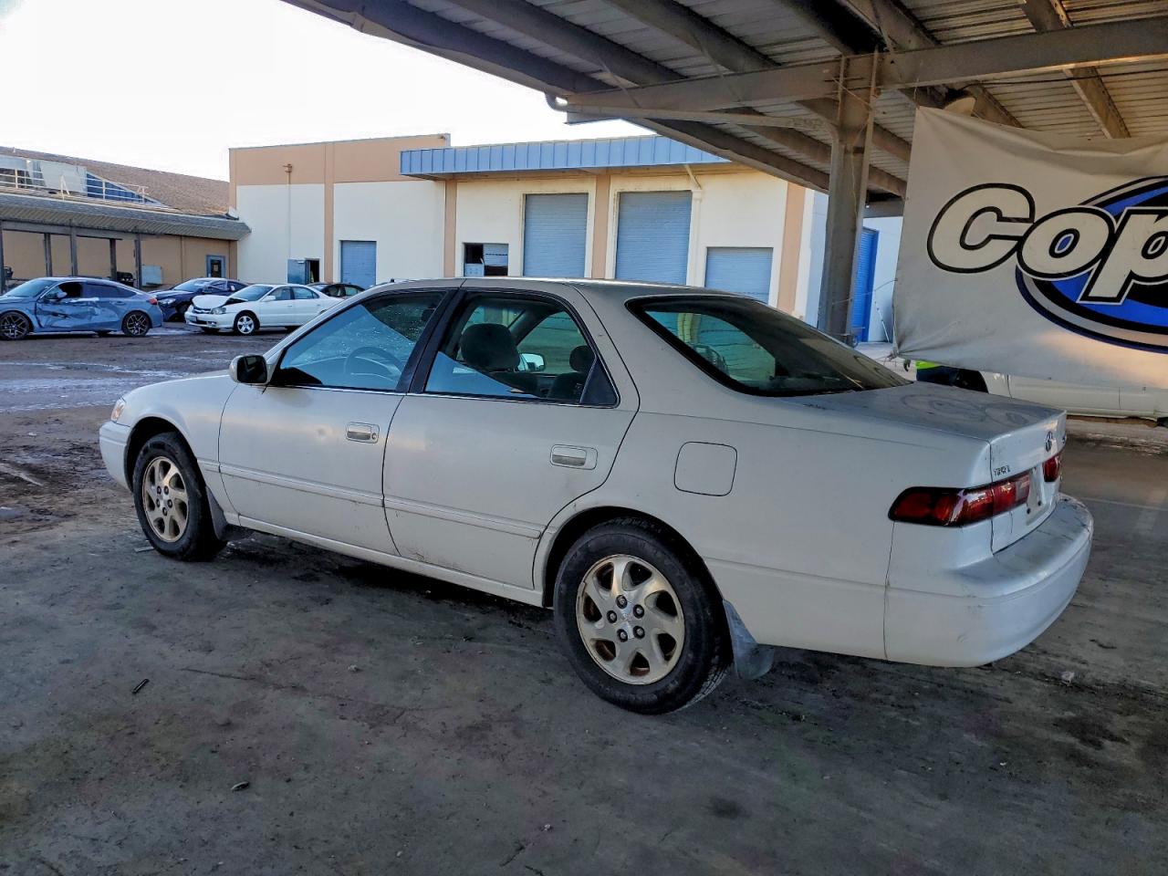 1999 TOYOTA CAMRY LE photo 2