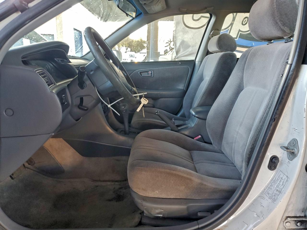 1999 TOYOTA CAMRY LE photo 7