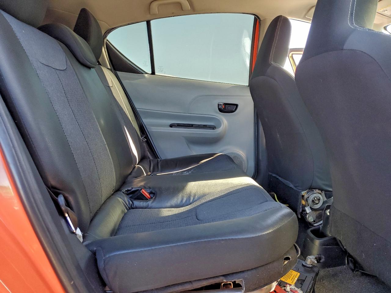 2012 TOYOTA PRIUS C photo 10