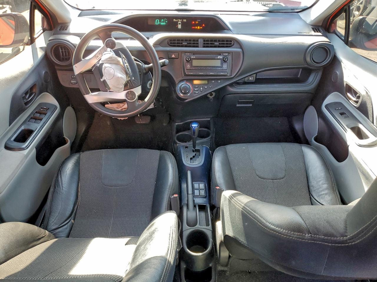 2012 TOYOTA PRIUS C photo 8
