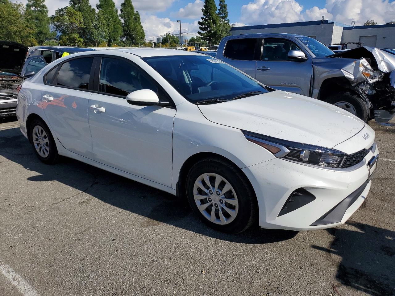 2023 KIA FORTE LX photo 4