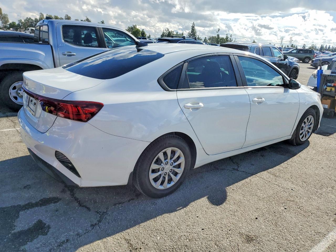 2023 KIA FORTE LX photo 3